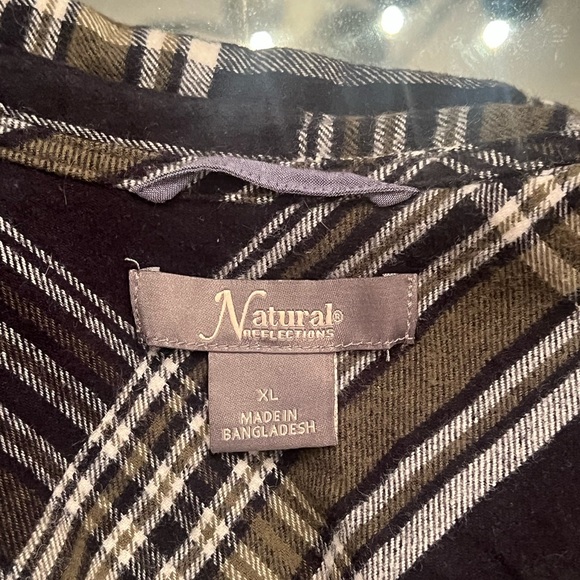 Natural reflections, button up shirt, size extra large - Picture 2 of 5